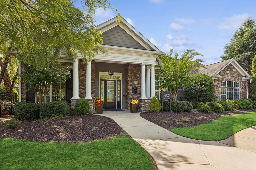 Leasing center exterior at Lakeside Vista Apartments in Kennesaw GA